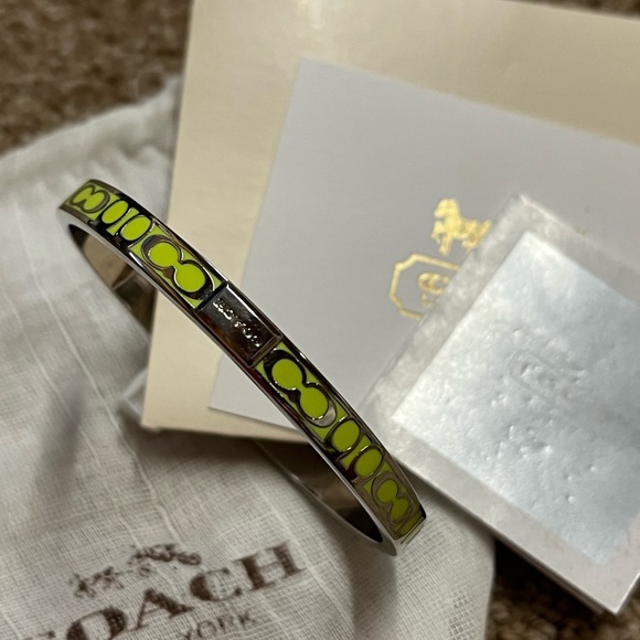 ๐๐HP๐๐Coach "RARE"- NWT Madison Tote #20466SV/KIWI w/ Scarf & Bracelet-All NWT - Picture 12 of 16